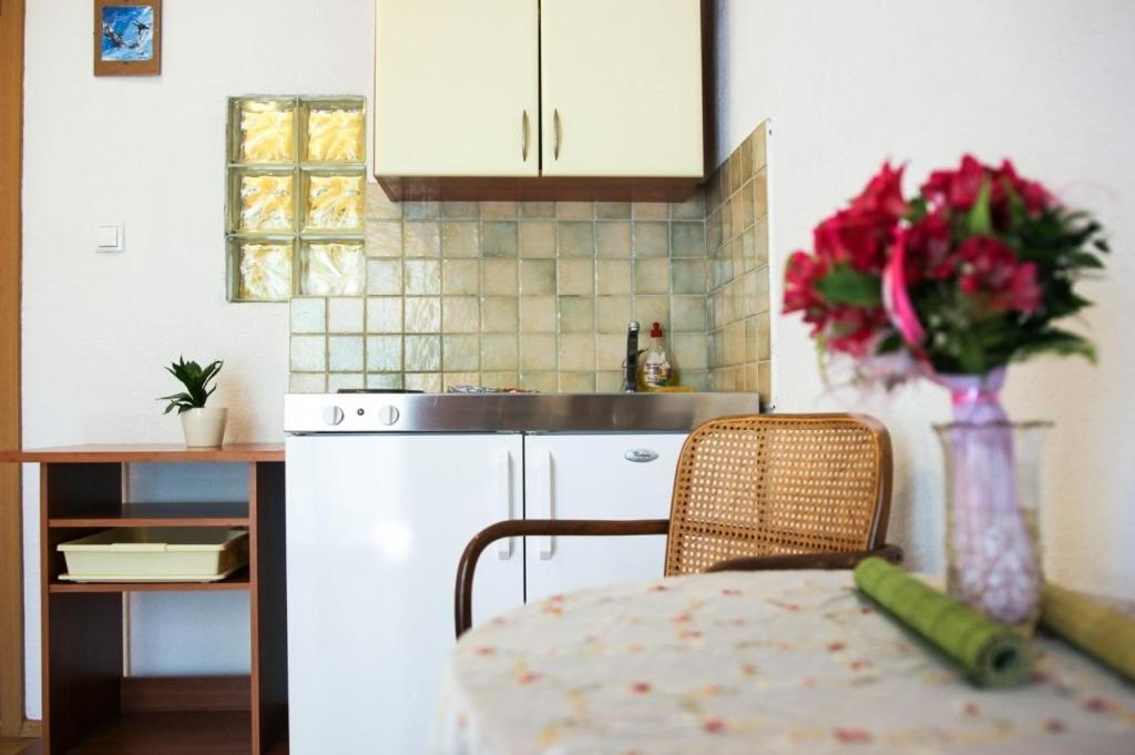 Apartments By The Sea Makarska - 15200 Kültér fotó